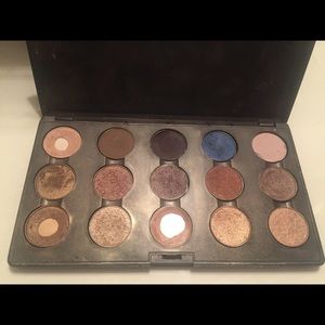 Mac Pallet with 12 eye shadows